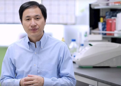 Cientista chinês preso por criar “bebês editados” volta a realizar pesquisas