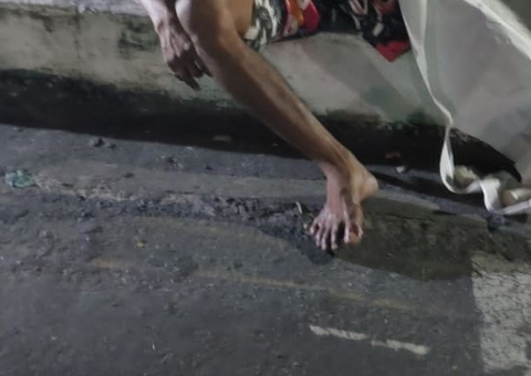 Homem é assassinado com facada no peito no Centro de Manaus