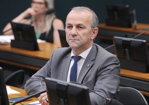 Câmara quer proibir uso de dinheiro vivo em compras de imóveis e carros