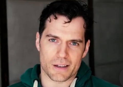 Henry Cavill faz textão após ataques à namorada chamada de 'feia'