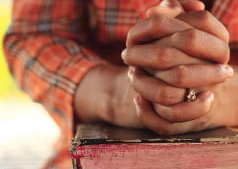 Empresa é condenada por fazer ateia orar pai-nosso todos os dias