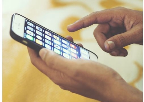 Professor é suspeito de enviar vídeos se masturbando para aluno e pai da vítima expõe conversa