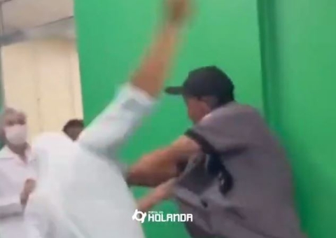 Vídeo: Agente de portaria sai aos socos com paciente em SPA de Manaus