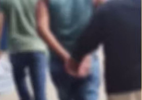 Marido é preso por agredir esposa com barra de ferro por causa de drogas