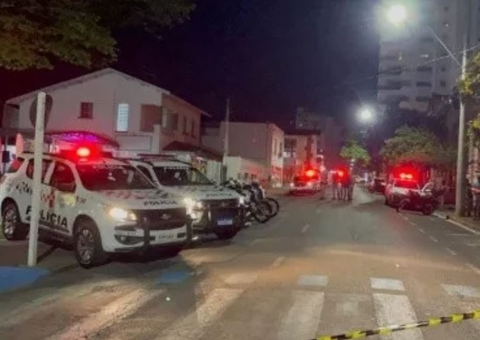 Homem mata 2 e fere outras duas pessoas após ser expulso de festa por assediar mulheres
