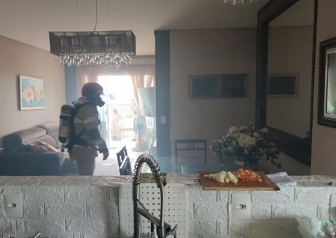 Homem esquece panela de feijão no fogão e causa incêndio em apartamento