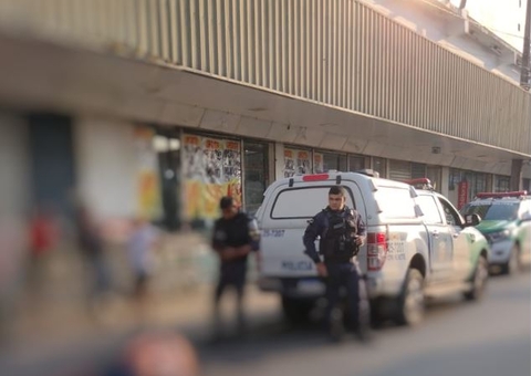 Homem é atacado a facadas em plena luz do dia por trio no Novo Israel