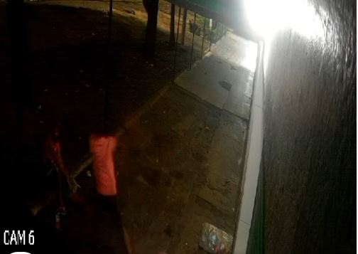Homem atacado a terçadadas morre em hospital em Manaus; veja vídeo chocante do crime
