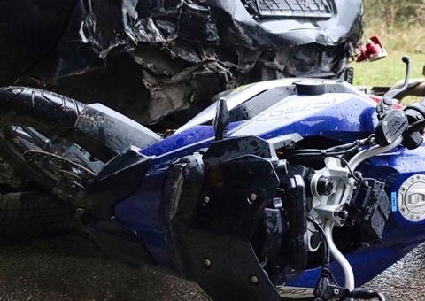 Homem morre ao ser lançado contra poste após ser atingido por carro em Manaus