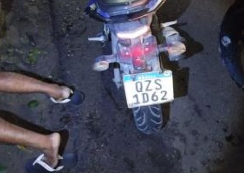 Armada com faca, dupla é presa enquanto assaltava mulher no Terra Nova 