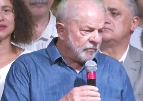 Em primeiro discurso, Lula diz que combate à miséria é sua missão