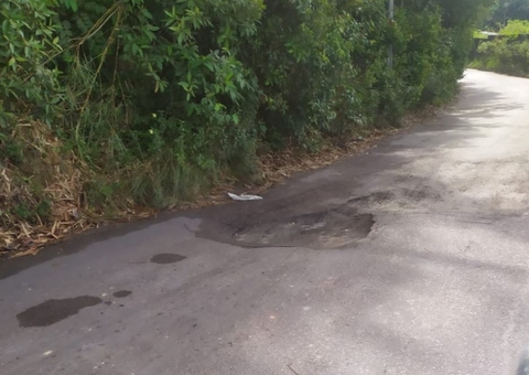 Crateras provocam acidentes e prejuízos a moradores de comunidade em Manaus