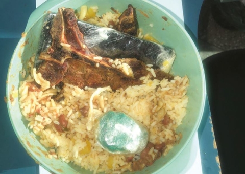 Mulher é presa com drogas e celular escondidos em marmita durante visita a preso no Amazonas