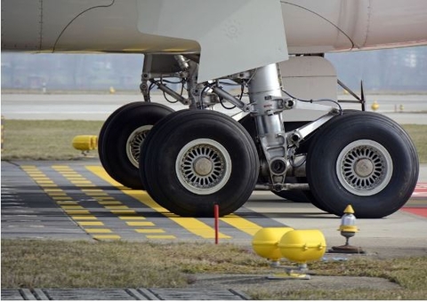 Corpo é encontrado em compartimento de roda de avião que esteve no Brasil