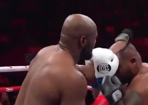 Jarrell Miller “perde o cabelo” em luta contra Kingsley Ibeh no boxe; veja 