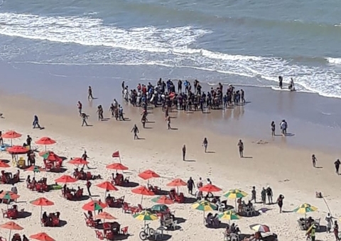 Homem é atacado por tubarão e quase tem perna arrancada em praia