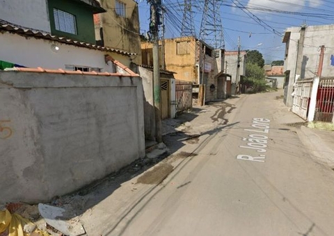 Homem mata a ex-mulher a facadas na frente dos filhos; veja foto