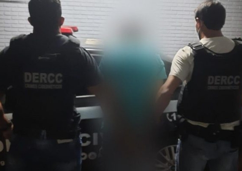 Homem é preso após ameaçar divulgar 'nudes' de professora na internet