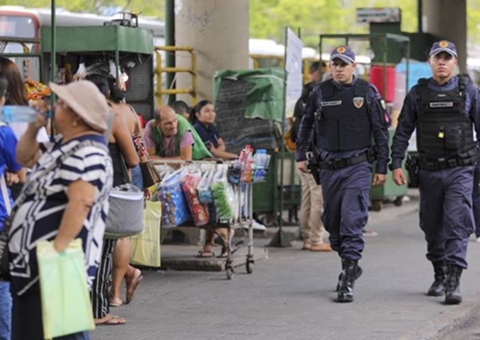 Homem mostra órgão para mulher em ônibus e é preso no T5