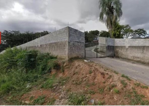 Corpo decapitado e sem o pênis é jogado no meio da rua