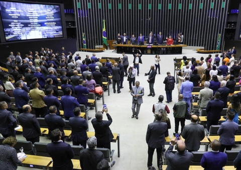 Comissão da Câmara adia votação de relatório contra casamento de pessoas do mesmo sexo