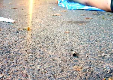 Jovem é morto a tiros ao sair de casa para comprar lanche em Manaus