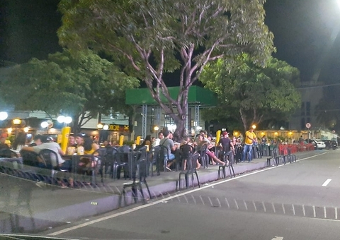 Novo decreto amplia horário de flutuantes, bares e eventos no Amazonas