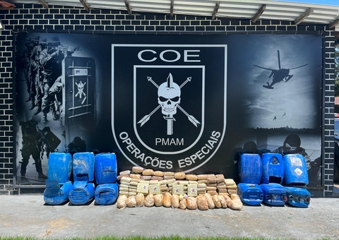 Galões de combustíveis recheados com 260 Kg de drogas são apreendidos no Rio Negro