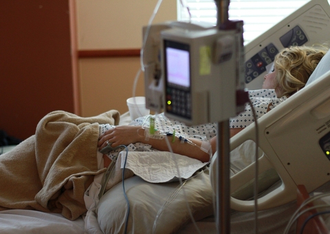 Ômicron: risco de hospitalização é de cerca de um terço da Delta