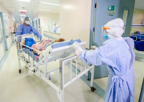 Internações de jovens aumentam e especialistas fazem alerta: 'vacinar'