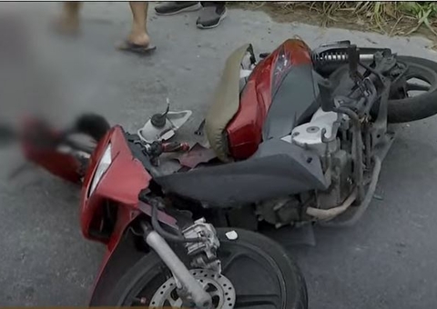 Mulher morre após motocicleta colidir de frente com ônibus em Manaus