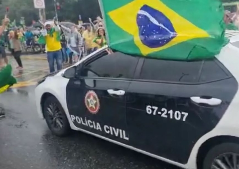 Policial civil é suspenso por apoiar e usar viatura em ato antidemocrático