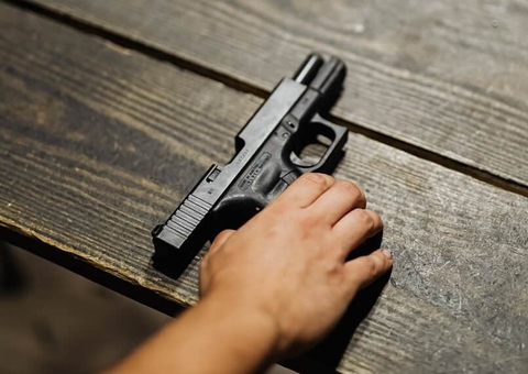 De serviço, policiais são vítimas de tentativa de assalto e suspeito é morto