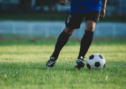 Trabalhador que foi para estádio durante licença médica tem demissão mantida