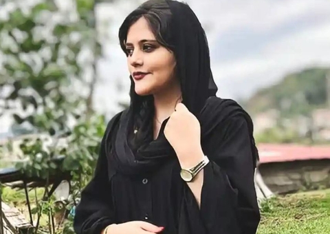 Irã anuncia fim de Polícia moral após morte de jovem por causa de véu e onda de protestos 