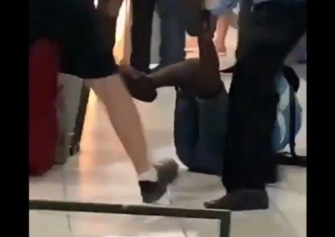 Vídeo:Deficiente é arrastado e espancado em rodoviária por não usar máscara