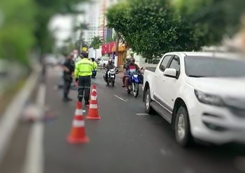 Acidente com morte paralisa trânsito na av. Umberto Calderaro em Manaus