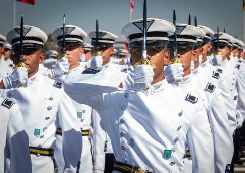 FAB abre processo seletivo com 50 vagas para formar oficiais