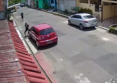 Vídeo: Idoso é baleado na frente da neta durante tentativa de assalto em Manaus