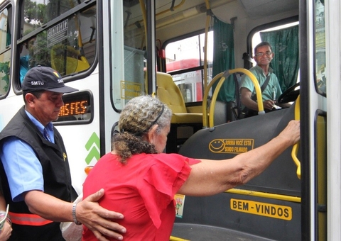 Rodoviários recebem palestra sobre direitos dos idosos em Manaus