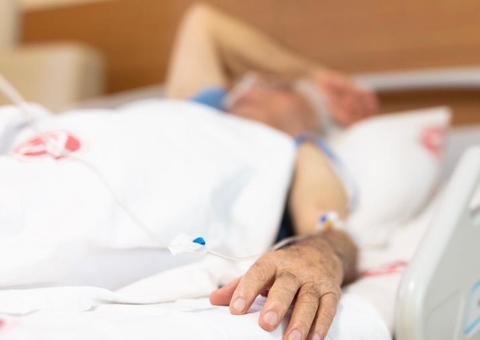 Idoso leva tiro na coluna ao ser assaltado na frente do trabalho em Manaus