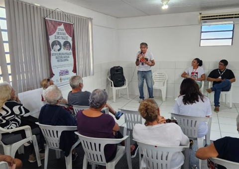 Oficina de teatro tem encerramento com peça estrelada por idosos em Manaus
