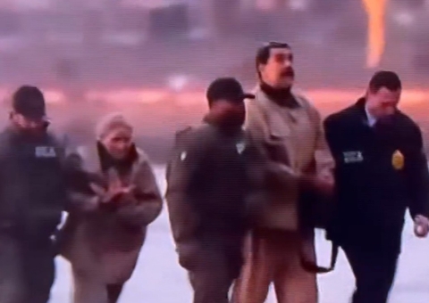 Vídeo mostra chegada de Maduro e esposa para 1ª audiência nos EUA