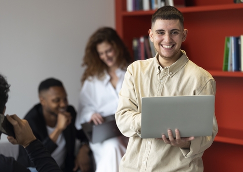 IEL abre 19 vagas para estágio com bolsa de até R$ 1.400,00