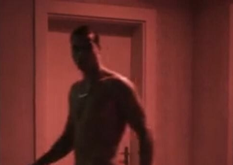Verdades Secretas 2 exibe nu frontal com pênis exposto pela 1ª vez