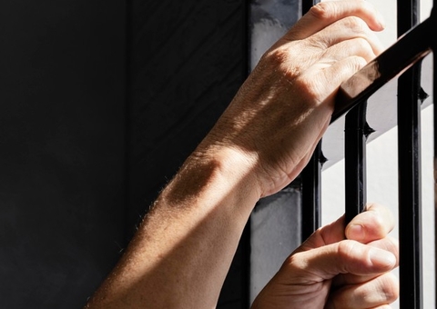 Foragido corre ao ver a viatura, mas acaba preso no Tancredo Neves