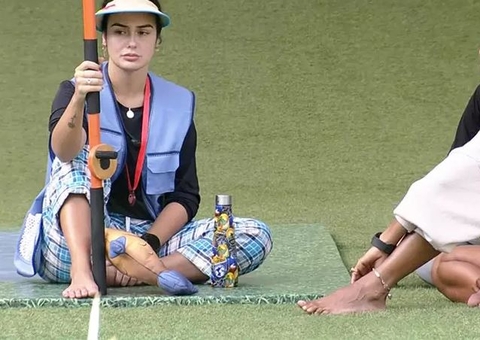 Larissa diz que colar religioso caiu ao falar com sister no BBB: 'Por Deus'