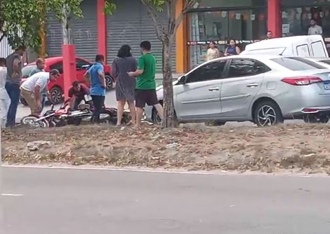 Acidente entre carro e motocicleta deixa um ferido em avenida no Terra Nova