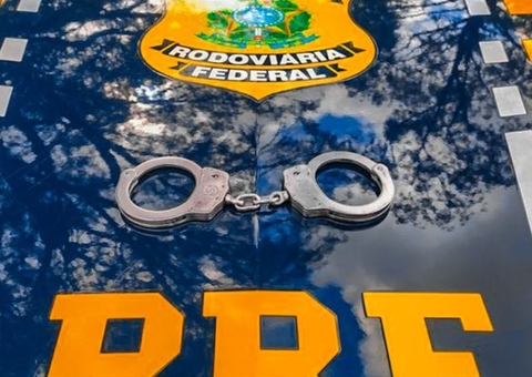 Motociclista e passageiro de ônibus foragidos são presos pela PRF