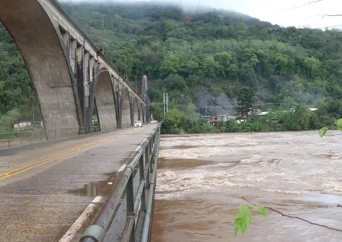 Ciclone: Mulher morre após corda se romper durante operação de resgate no RS